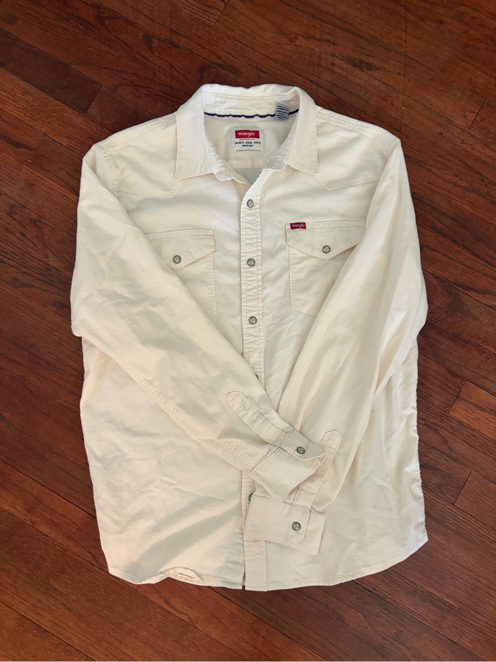 Wrangler Men’s Cream Long-Sleeve Button-Down Shirt